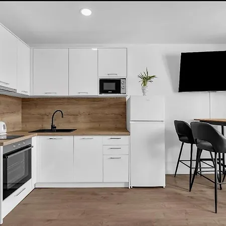 Kjara I Ivan * Μακάρσκα